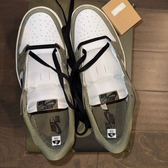 Air Jordan 1 Low OG Medium Olive 2026 - Picture 2 of 6